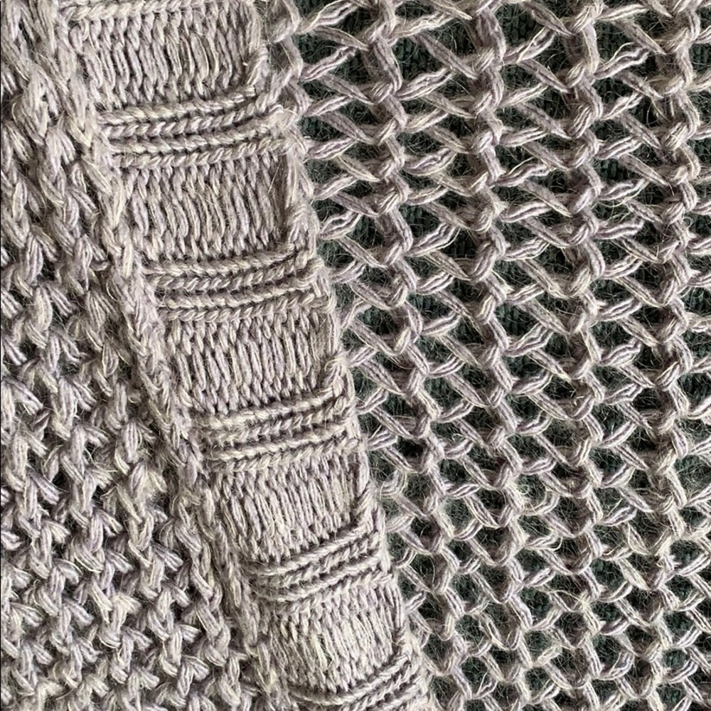 Knitted DKNY sweater good conditions - Picture 7 of 8